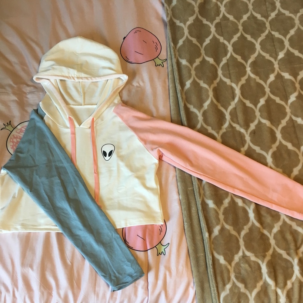 Long sleeve alien crop top